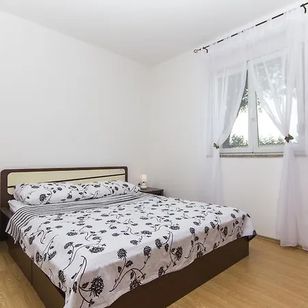 Kuca Za Odmor 111a * Loborika