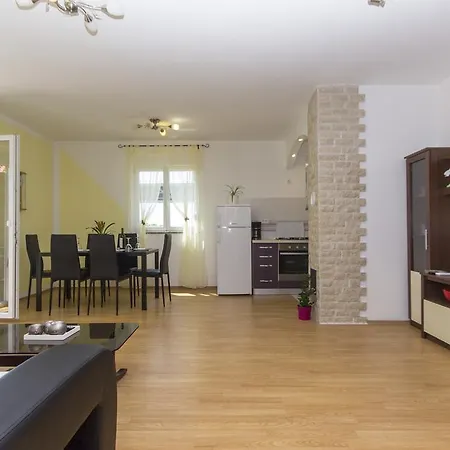 Kuca Za Odmor 111a * Loborika