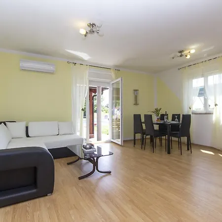 Kuca Za Odmor 111a Ferienhaus Loborika